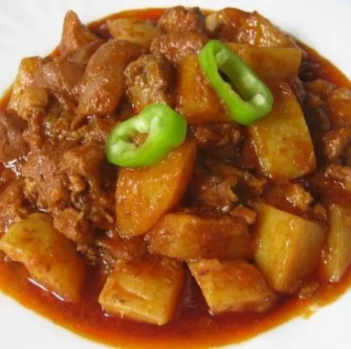 Csülökpörkölt, főtt burgonyával